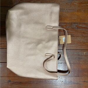 NWT Raised Down South Gold Leather Tote Bag🦩